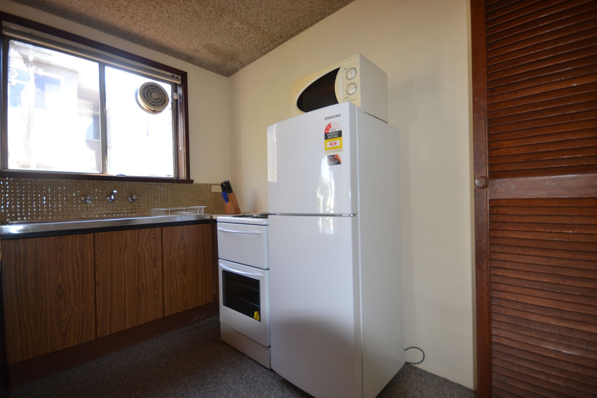 SECOND FLOOR BRUNSWICK APARTMENT