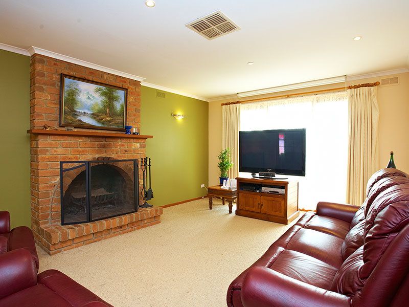 14 Pollywoodside Drive, Altona Meadows - Thumbnail 4