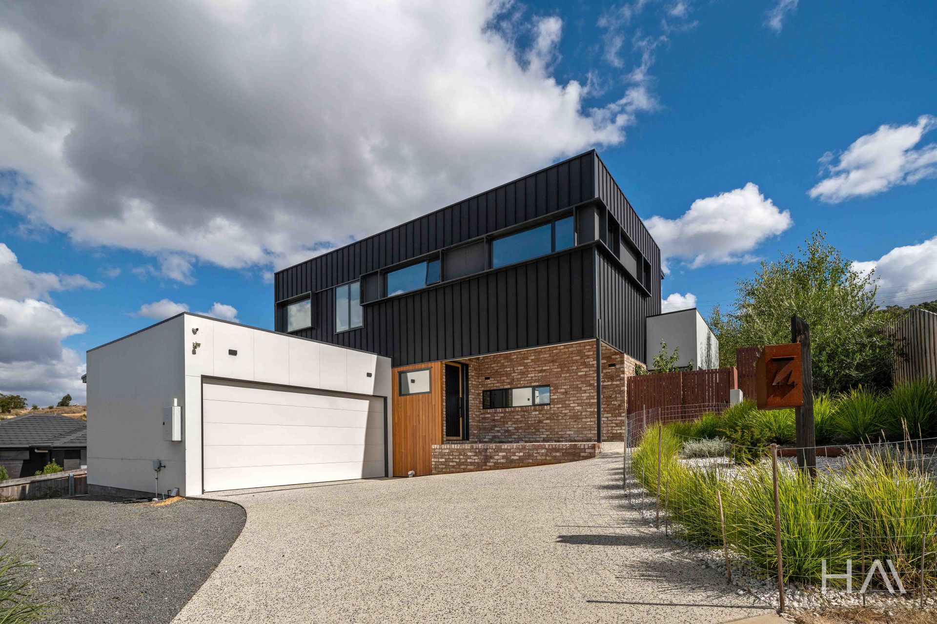 44 Ridgeview Crescent Riverside, Riverside - Thumbnail 2
