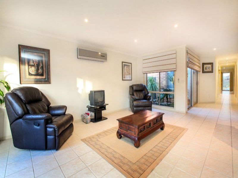 16 Naracoorte Drive, Caroline Springs - Thumbnail 5