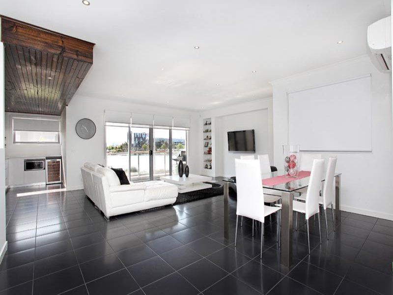 72 The Esplanade, Caroline Springs - Thumbnail 5