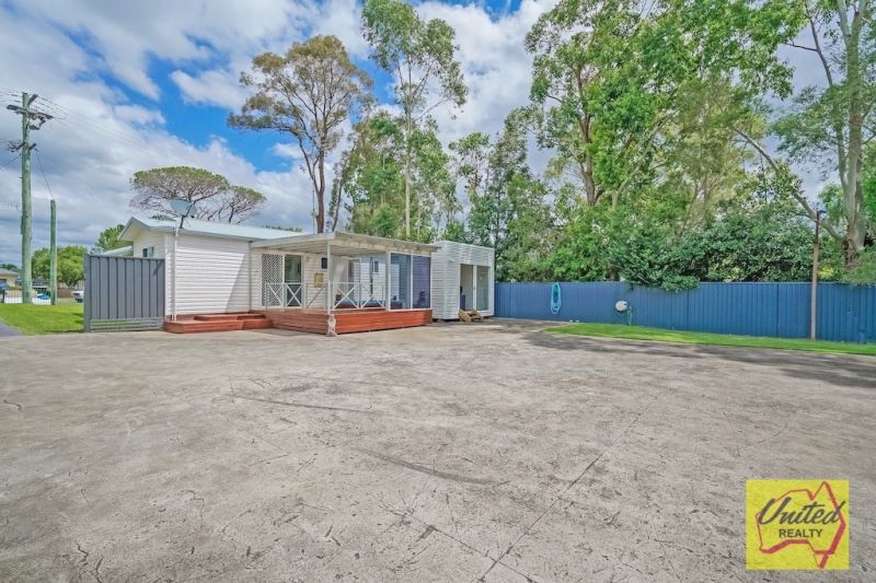 25 McIntosh Street, The Oaks United Realty