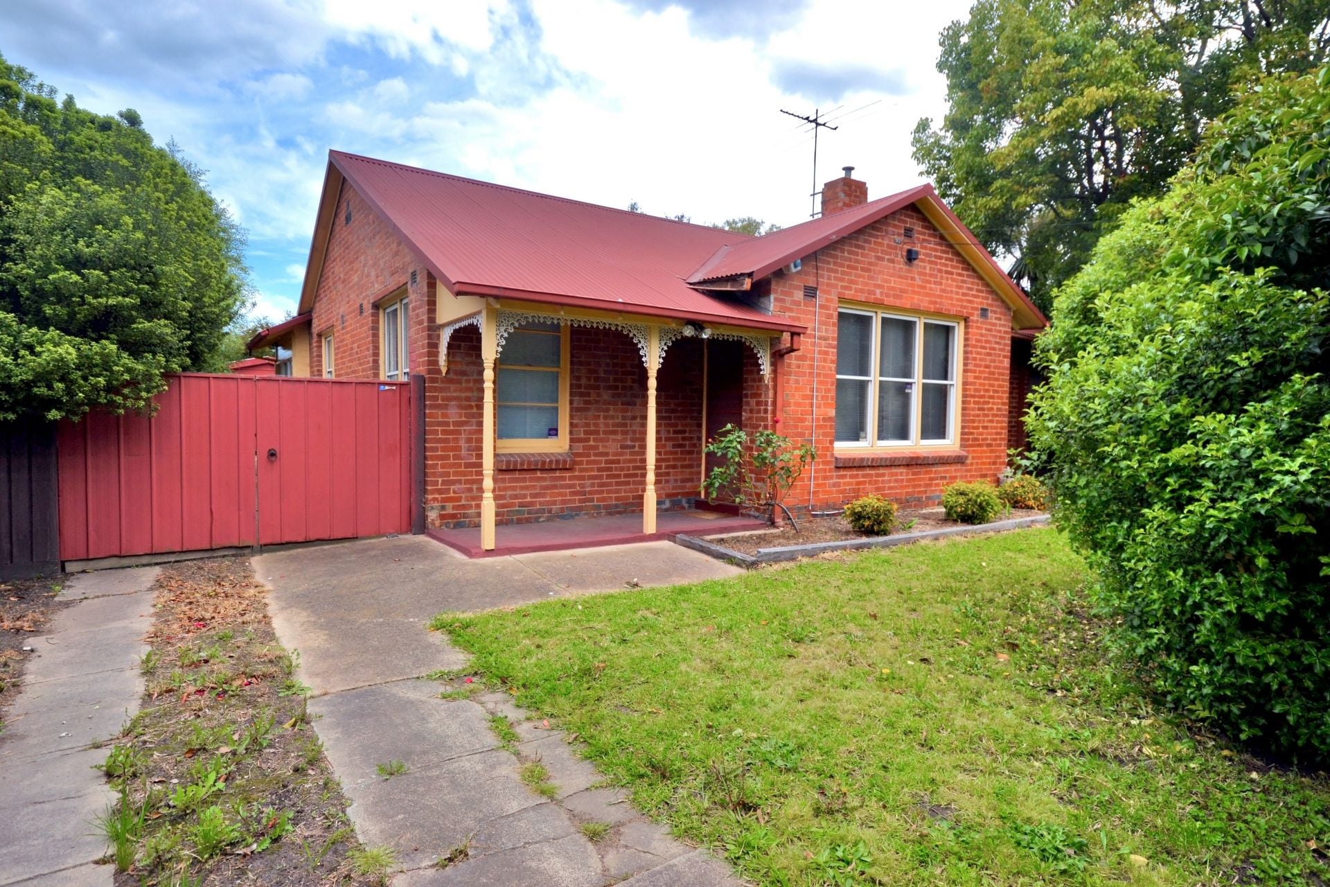 CLASSIC CHARACTER AND CHARM IN A CONVENIENT LOCATION