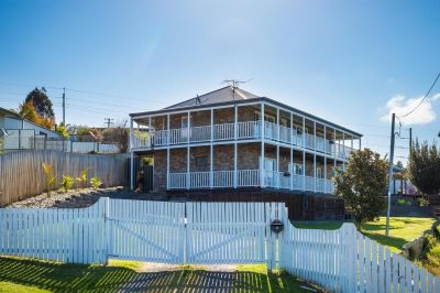 Stylish Family Entertainer