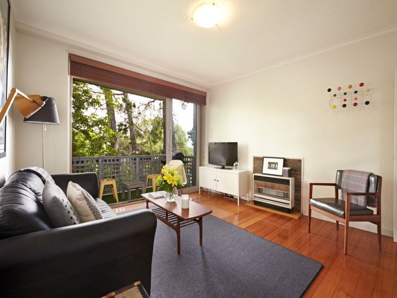 **Bright, sunny & fabulous location**