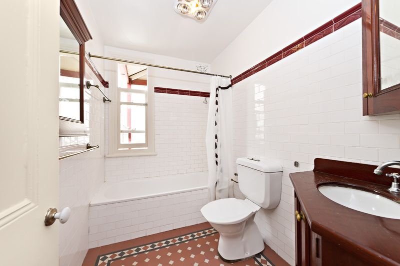 SOLD - Freestanding Three-Level Residence in a Privileged Position