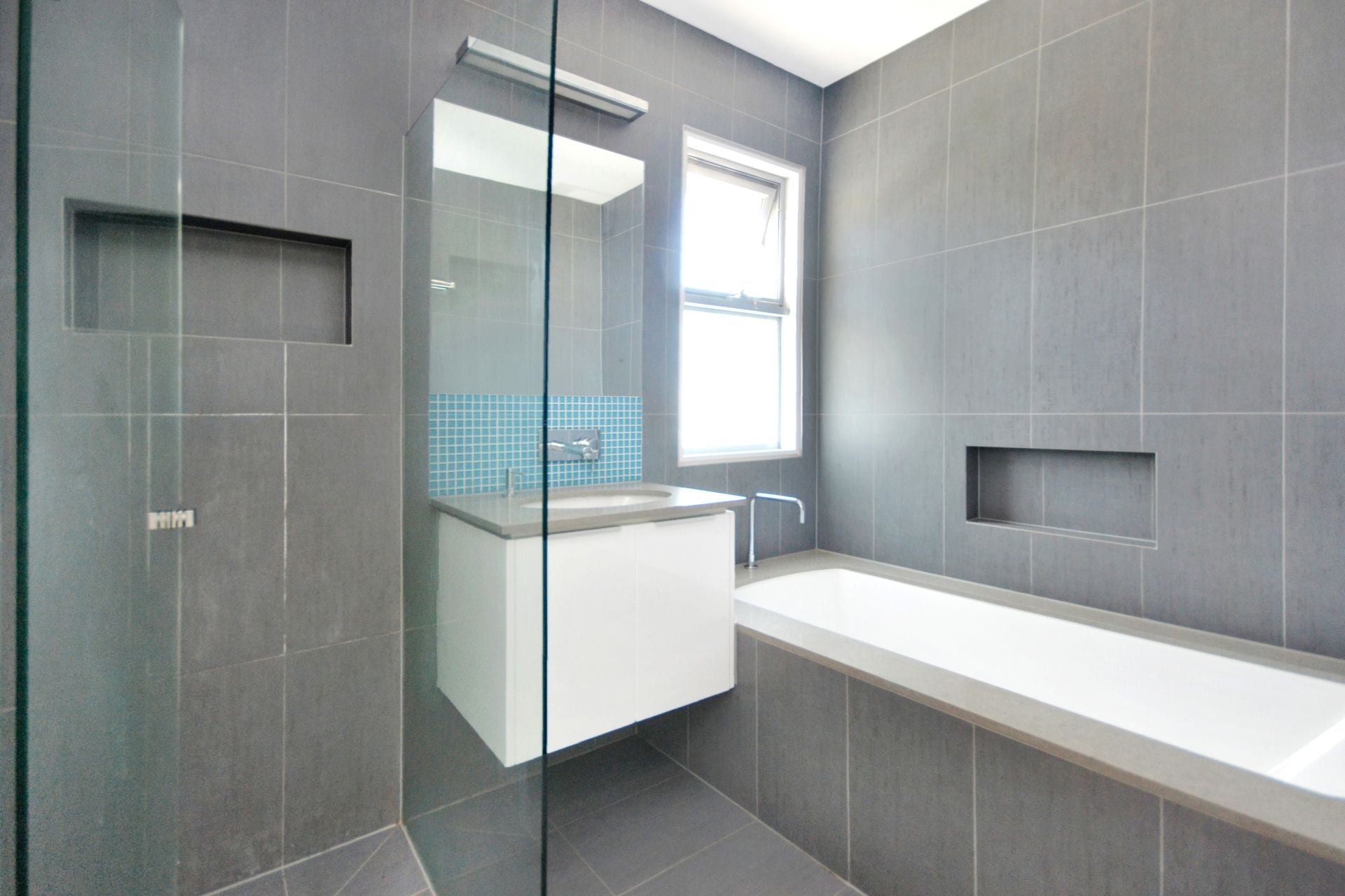 EXQUISITE ELEGANCE IN THE HEART OF THORNBURY