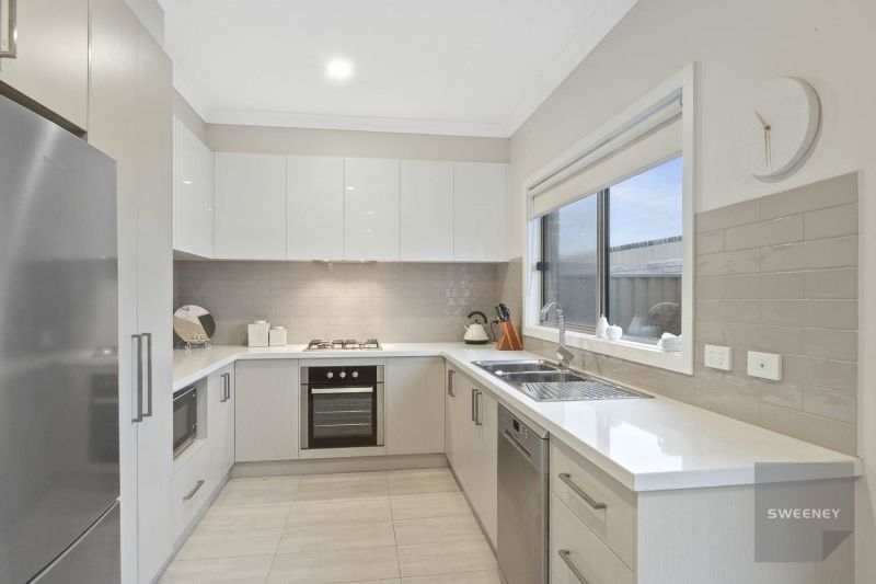 16 Moonglow Crescent, Maddingley - Thumbnail 5