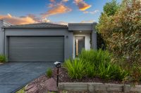 27 Denistoun Crescent, Cranbourne VIC