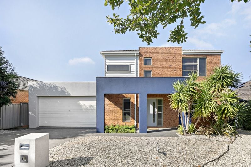 11 Oakview Parade, Caroline Springs - Thumbnail 2