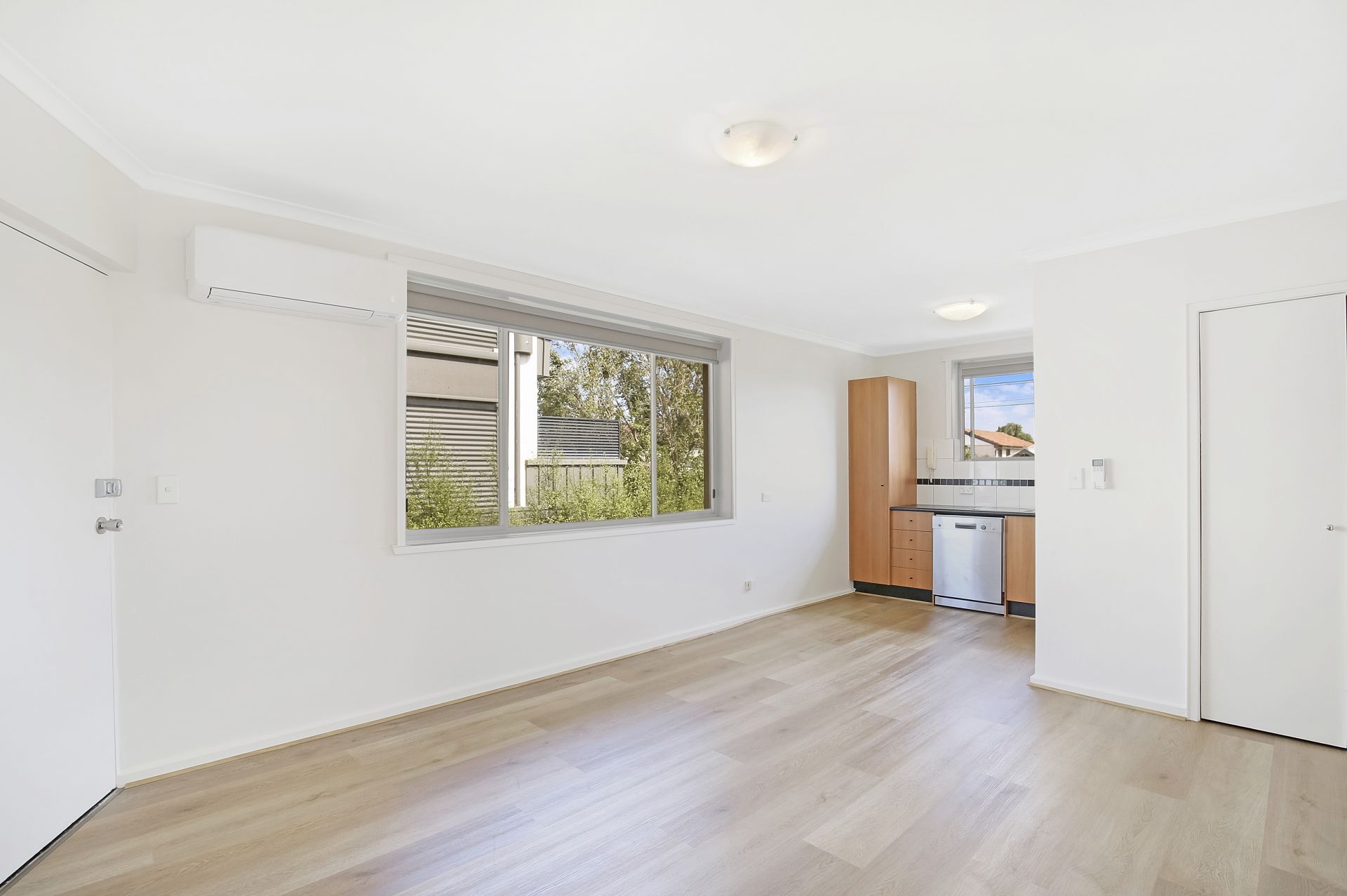 Light, Spacious & Modern Two Bedroom Apartment In A Great Location