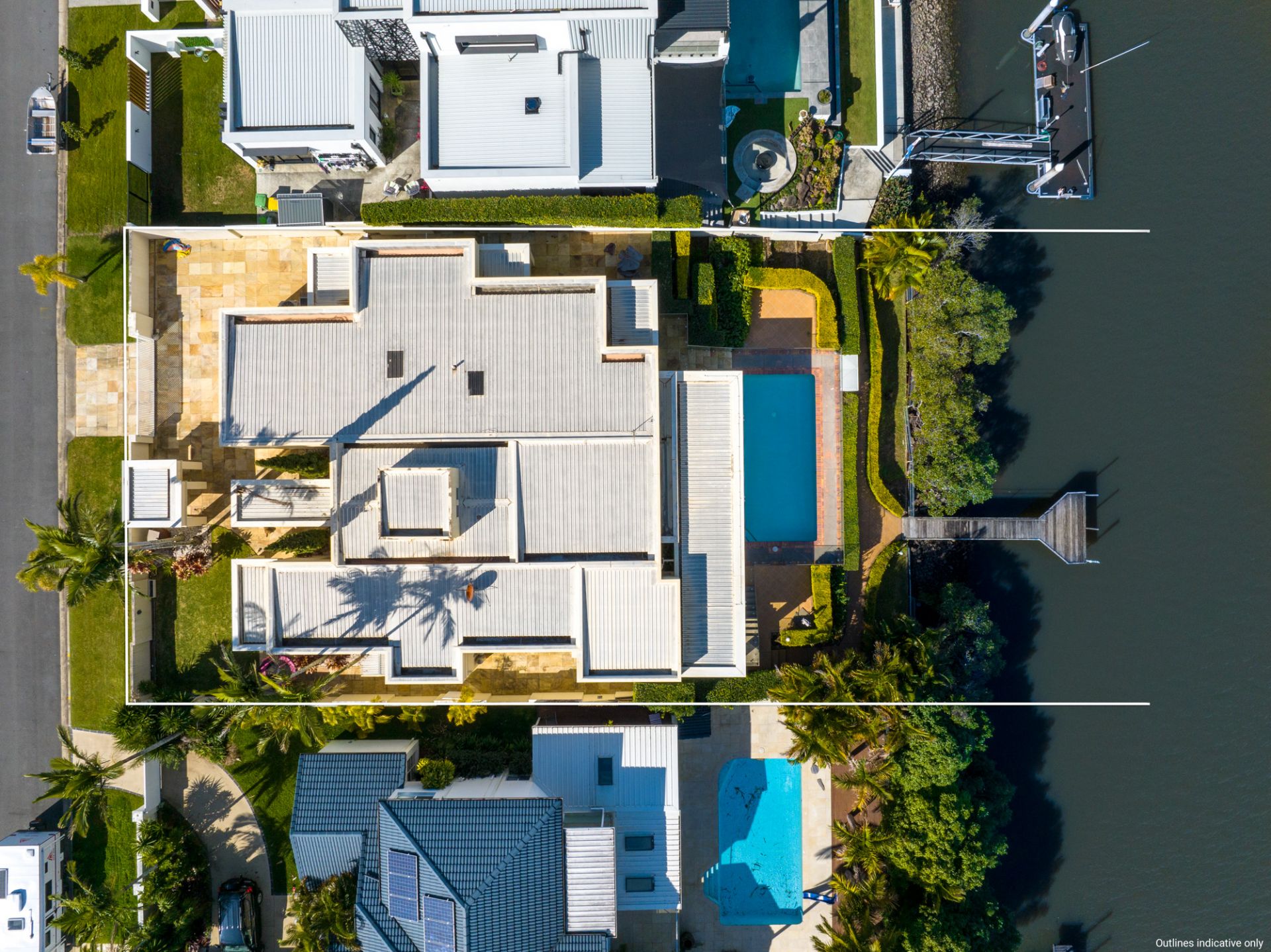 94 Cabana Boulevard, Benowa Waters - Image 1
