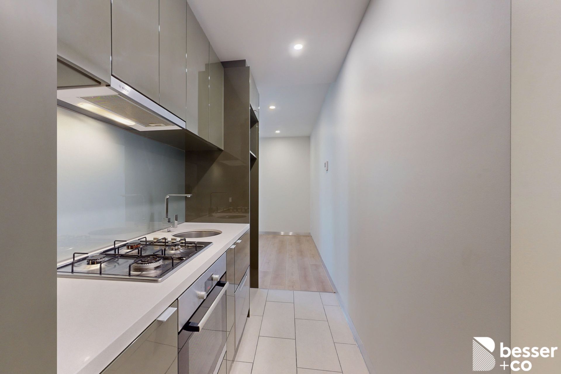 1102/33 Clarke Street, Southbank - Thumbnail 2