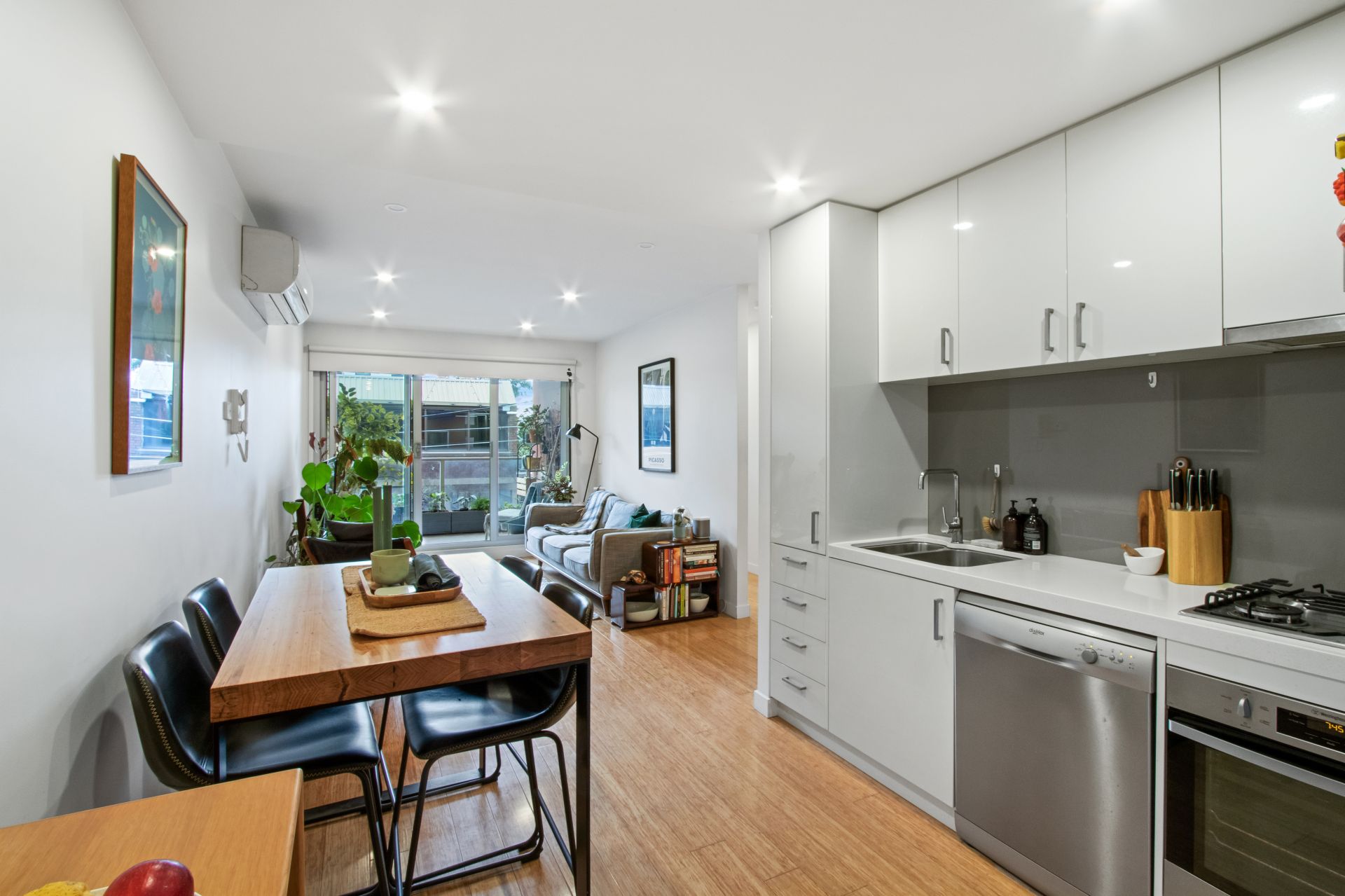 Modern Apartment in Prime Location!