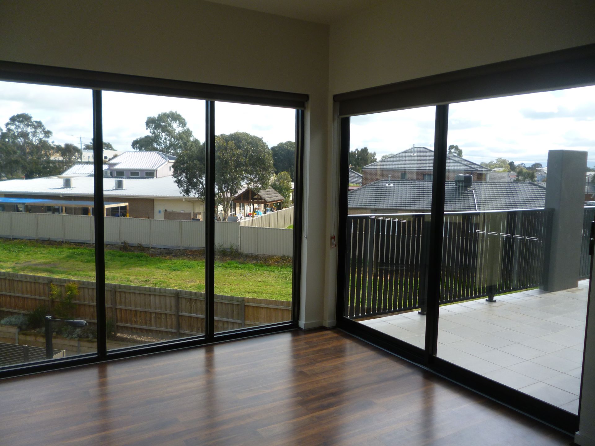 STYLISH APARTMENT LIVING! GYM AND CAFE ON SITE!
