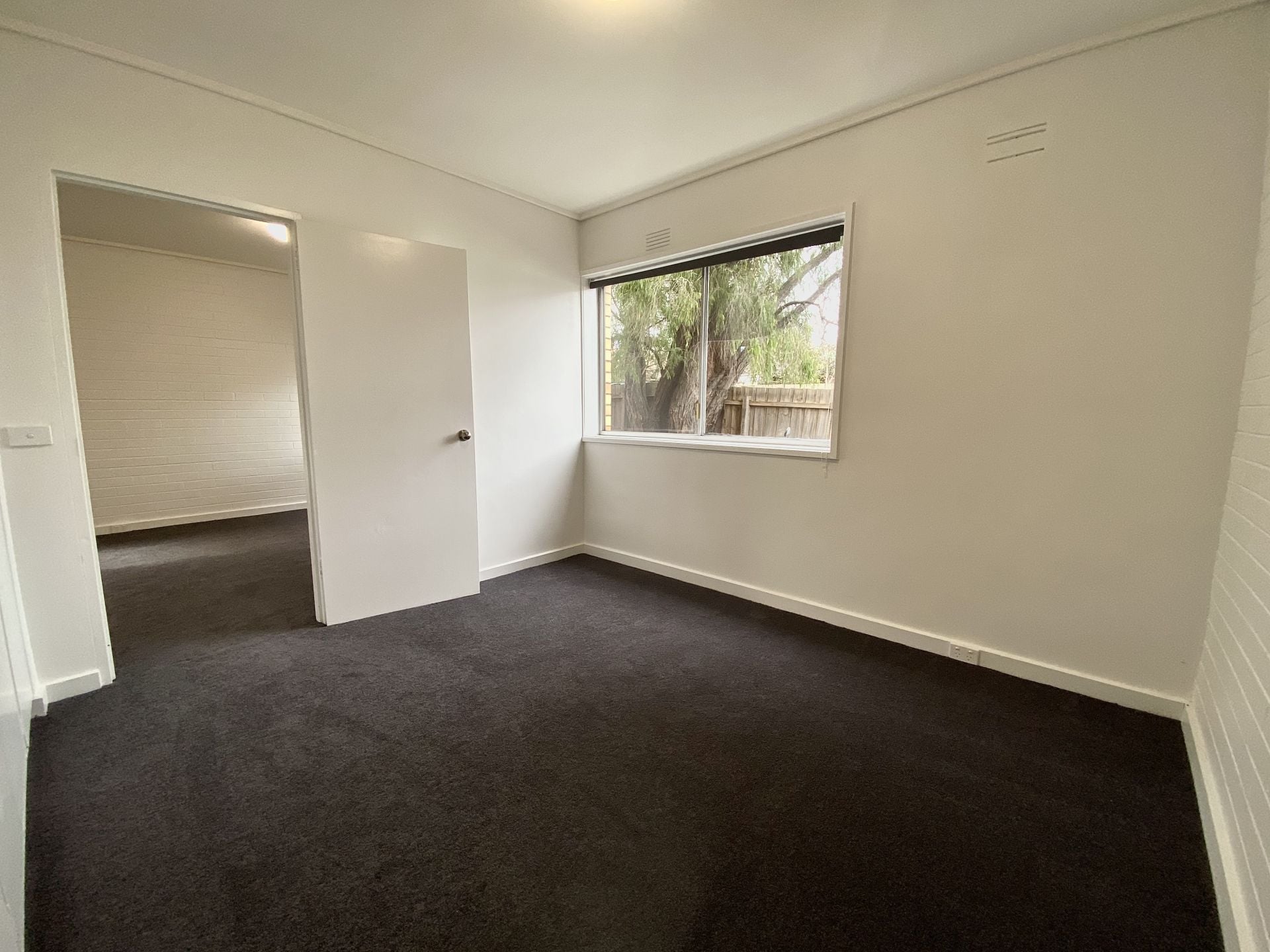 Refurbished 1 Bedroom Unit!!!