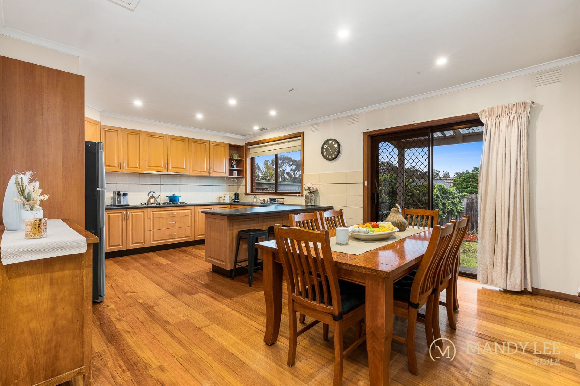 24 Robert Street Burwood East VIC, Burwood East - Thumbnail 3