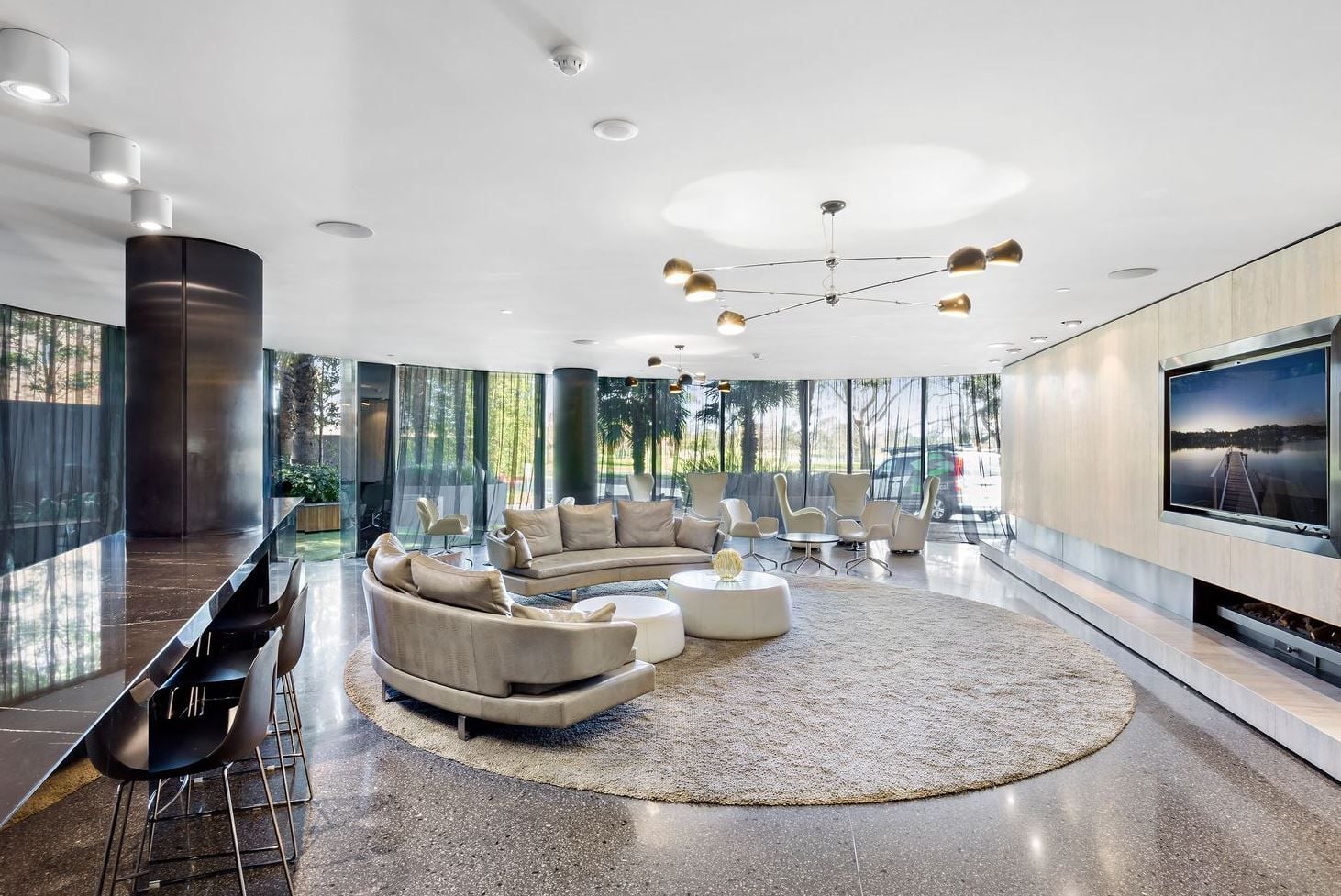 Monarc Magnificence, Marvellous Lifestyle