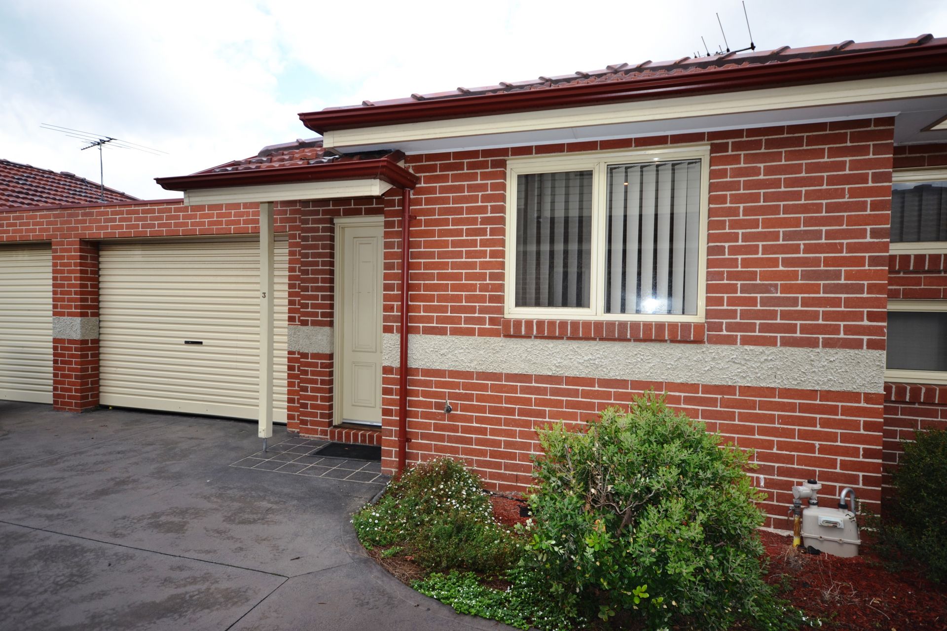 SPACIOUS AND IN PRIME LOCATION