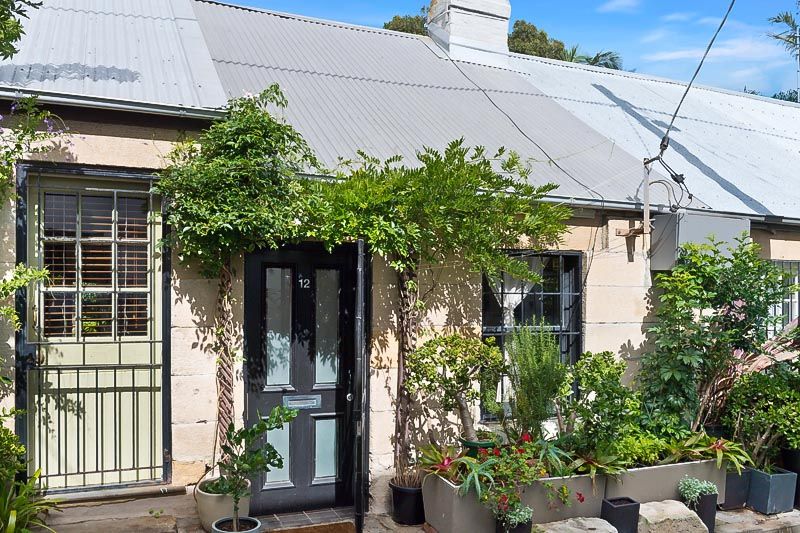 SOLD - Light and Style in Surry Hills Landmark 'Cat Alley'