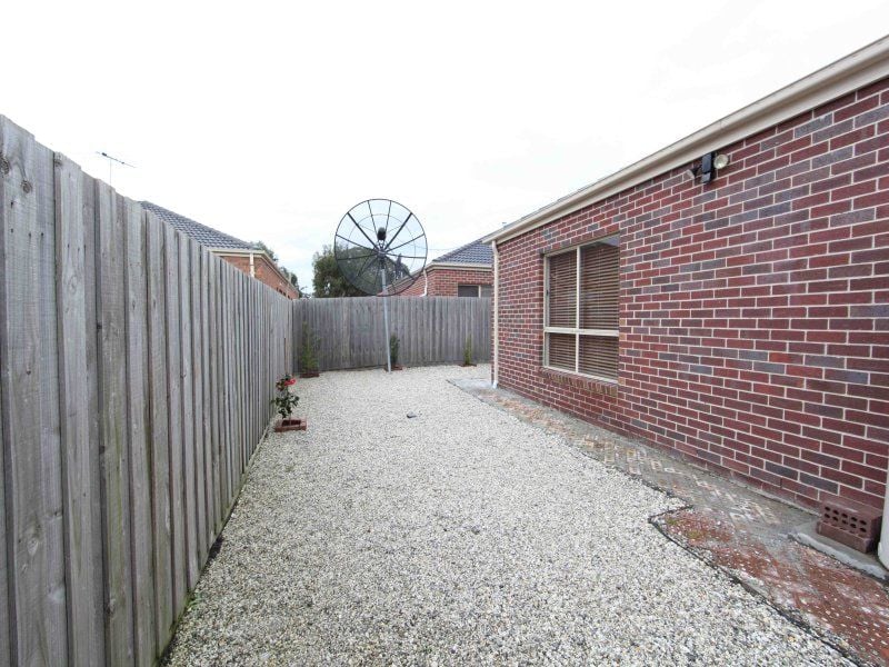 16 Paringa Avenue SOUTH MORANG, South Morang - Thumbnail 2