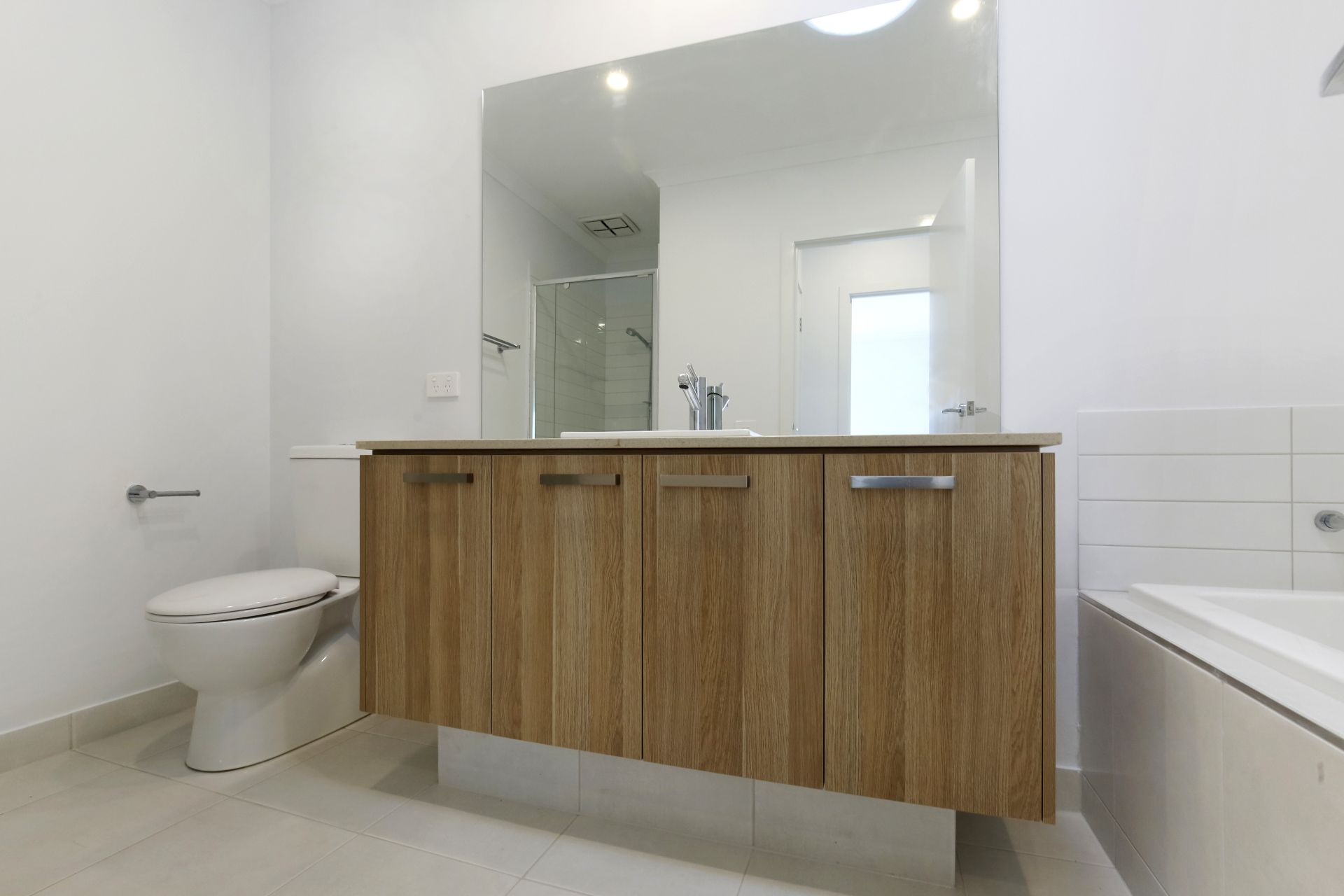 MODERN STYLISH LIVING   *Insp Thurs 20th Feb @ 4:30pm*