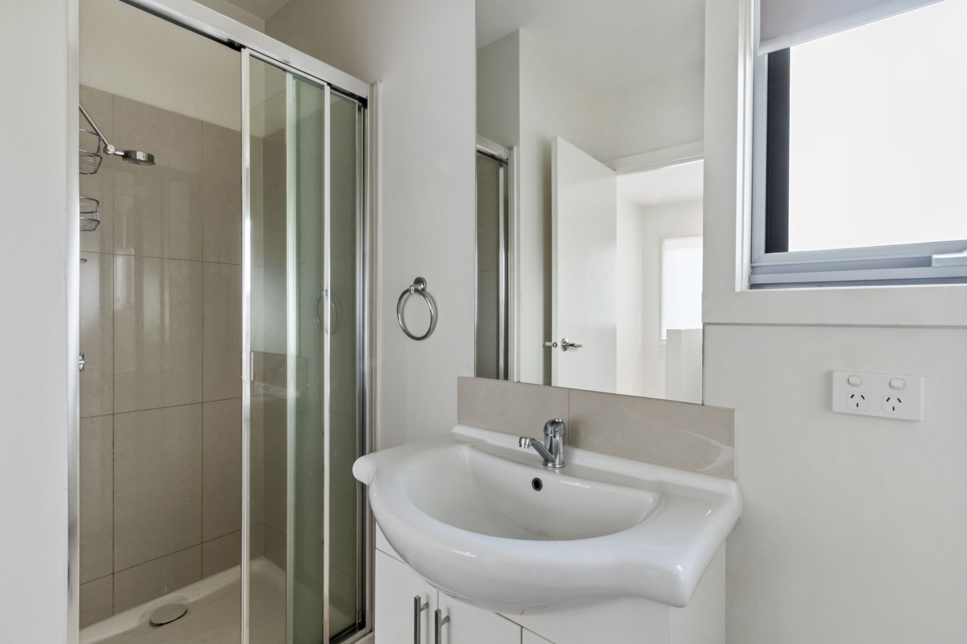 Charming 1-Bedroom Townhouse for Rent in Reservoir!