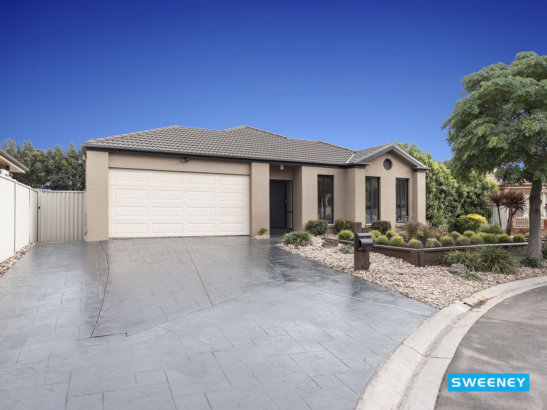 1 Hester Glade, Caroline Springs - Thumbnail 2