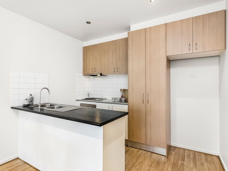 MODERN ELEGANCE WITH A WARM, INVITING AMBIANCE
