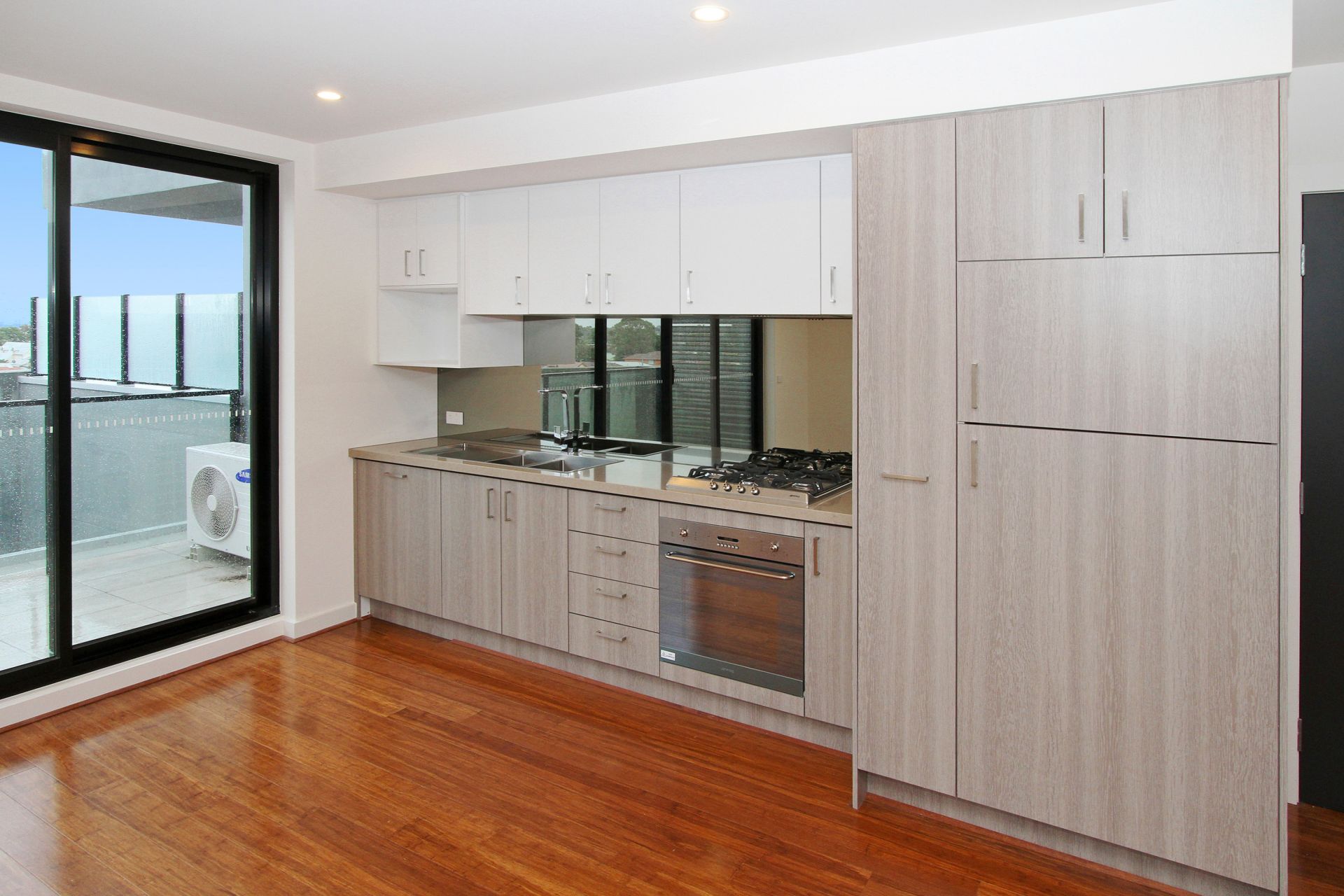 CONTEMPORARY AND CHIC - WELCOME TO 