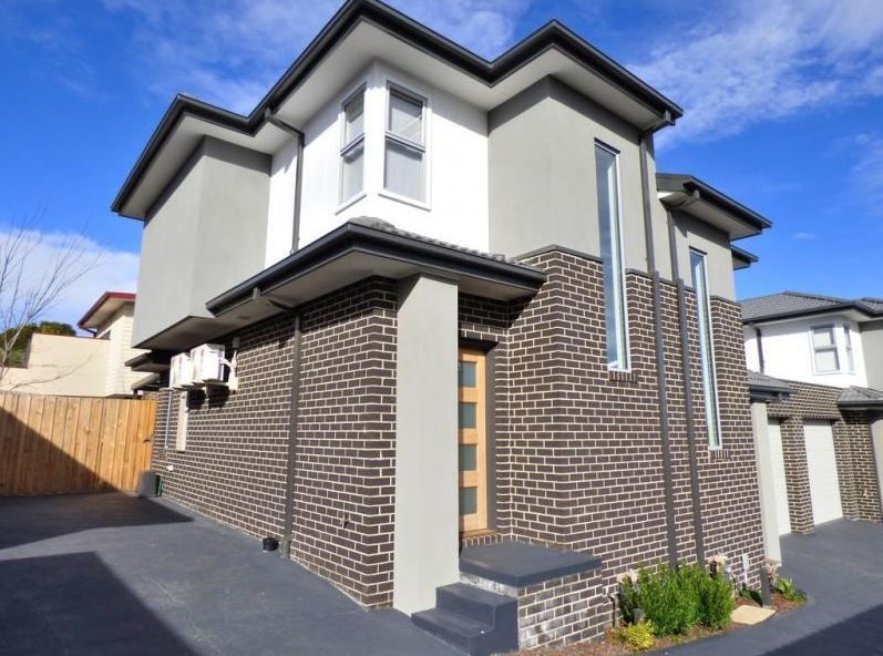 PRESTIGIOUS TOWNHOUSE LIVING