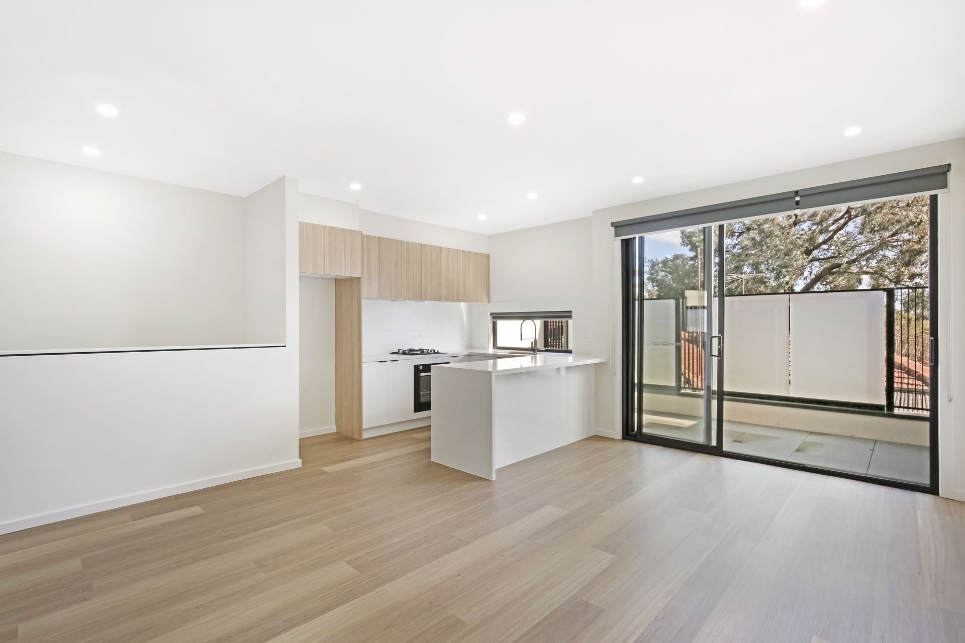 A Stunning Luxury townhouse in one of the Melbourne's prime locations! Ready for Lease !