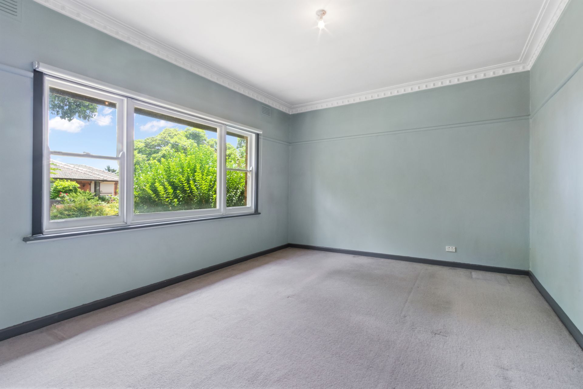 SPACIOUS 3-Bedroom House with Massive Beautiful Backyard