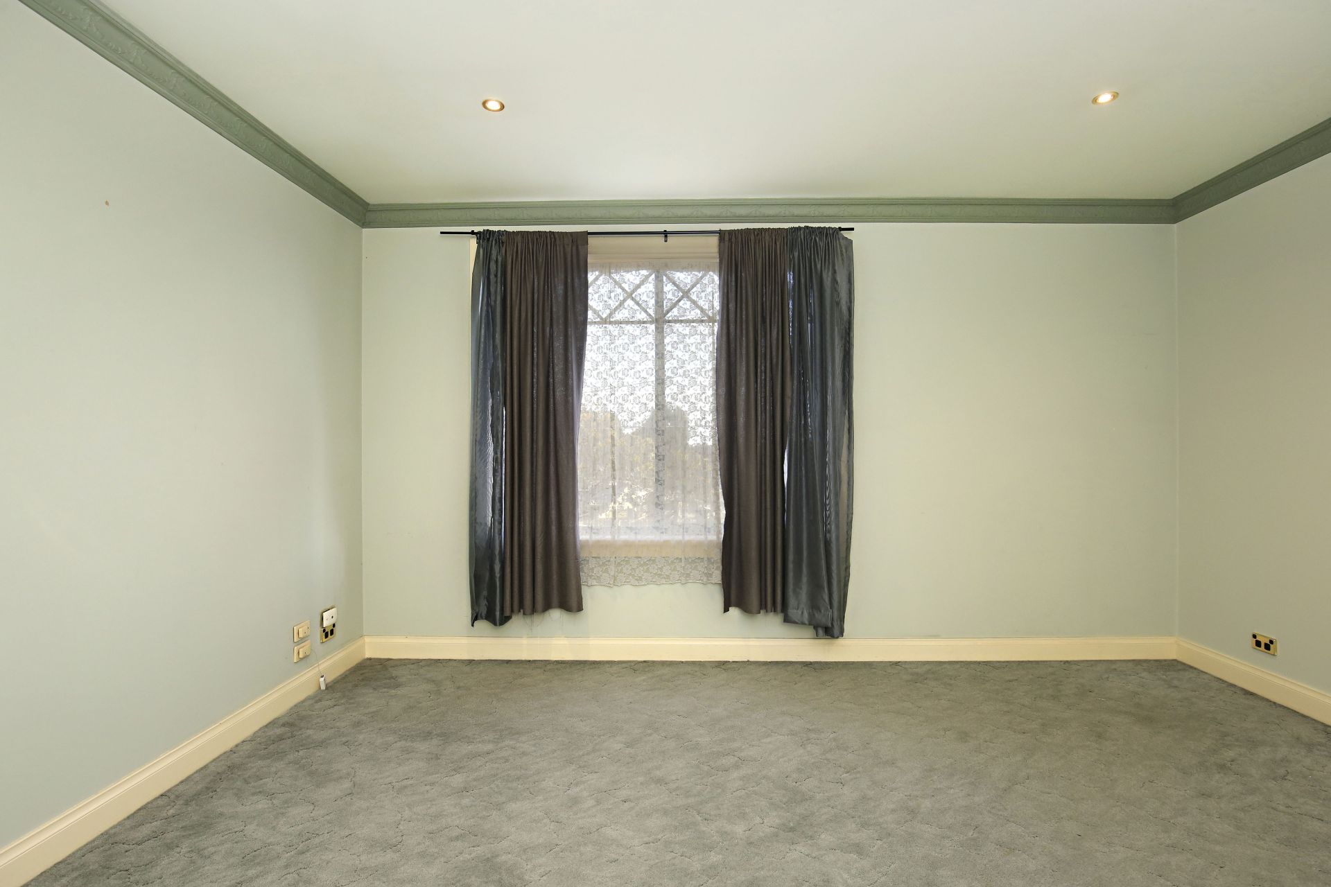 SPACIOUS FAMILY HOME!