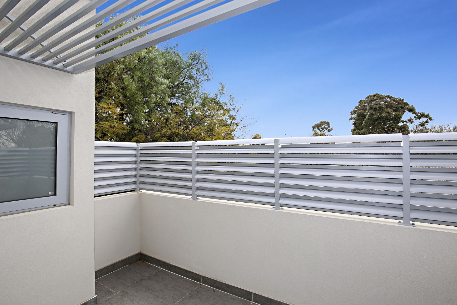 Large Two Bedroom Apartment In Prime Location!
