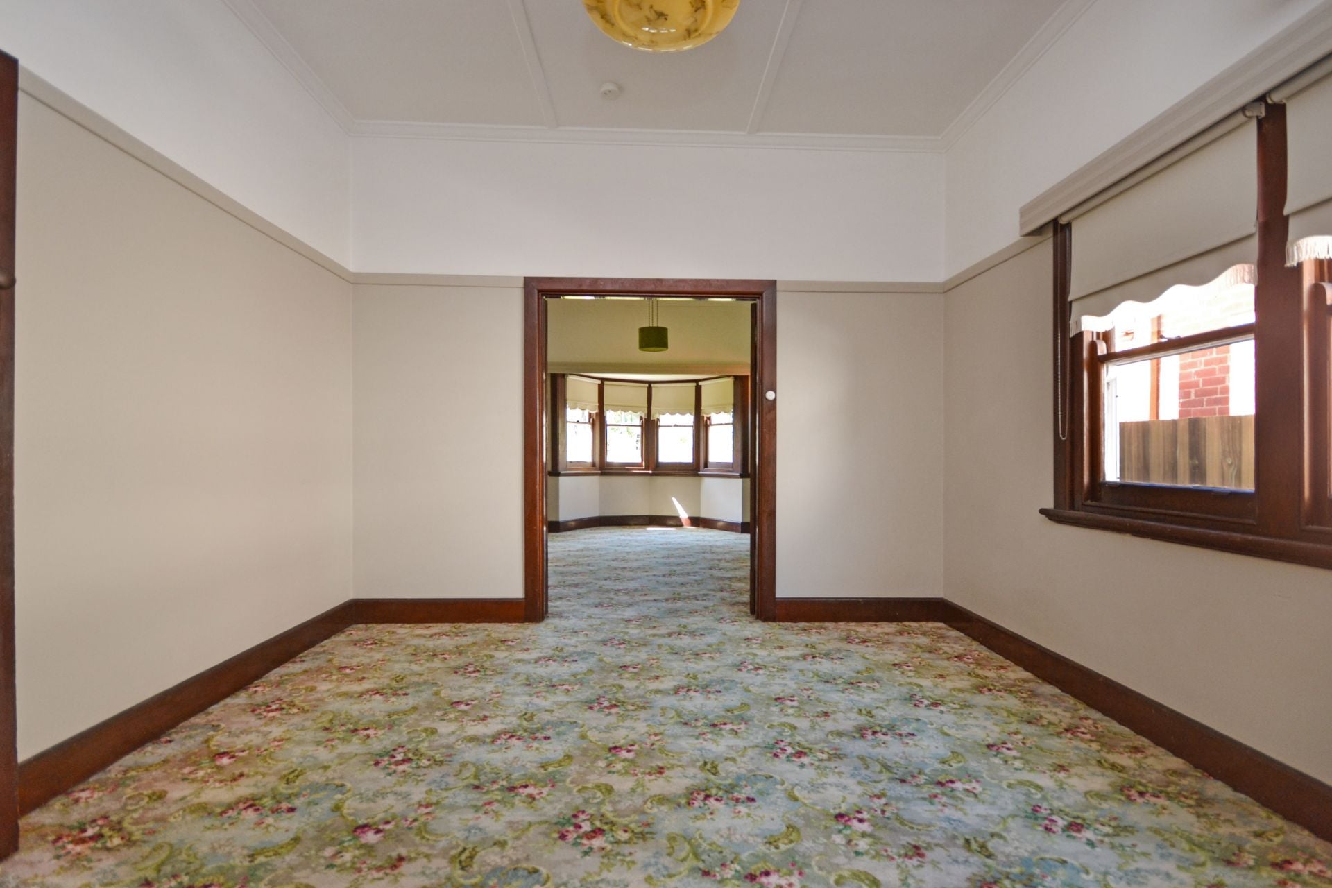 ELEGANT BEAUTY MATCHED WITH A FIRST CLASS LOCATION!