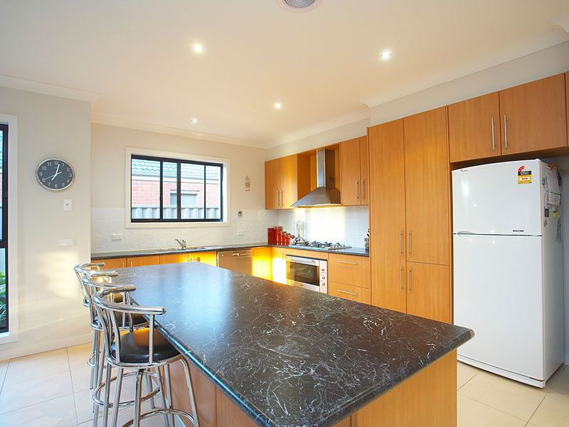 27 Gisborne Way, Caroline Springs - Thumbnail 4