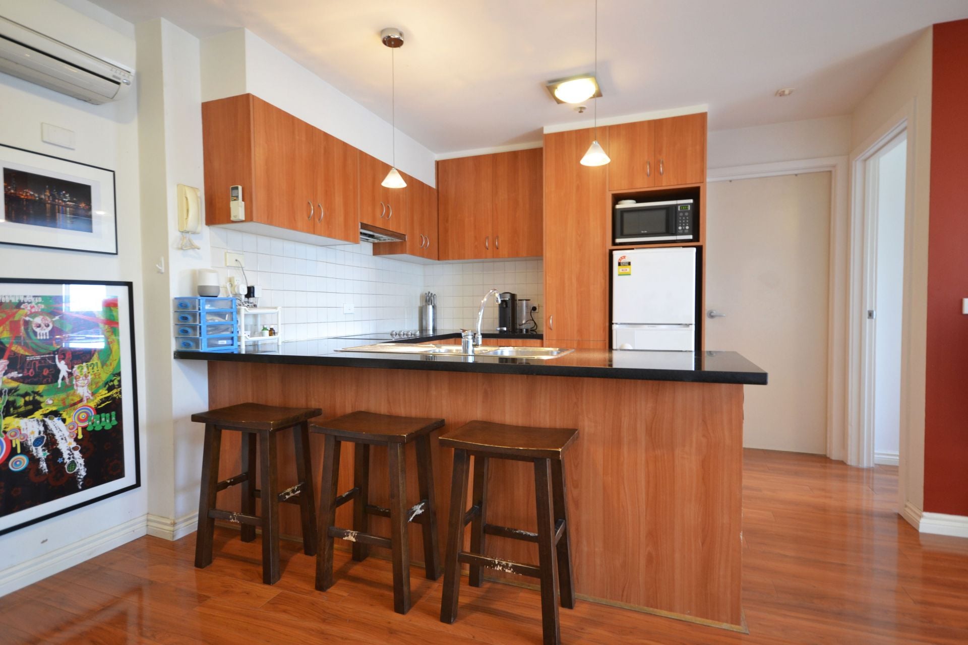 CUTE, COSY AND CONVENIENTLY LOCATED