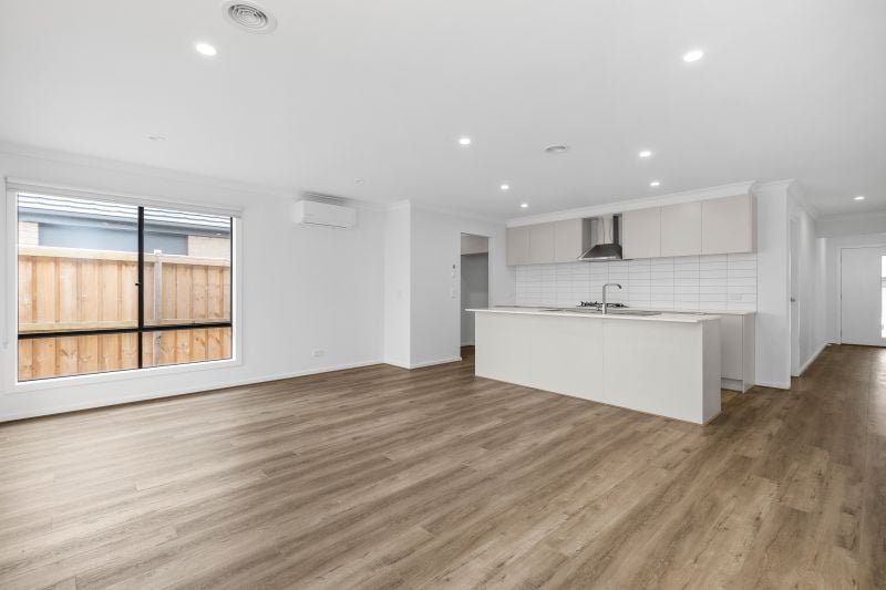 12 Jumps Street, Manor Lakes