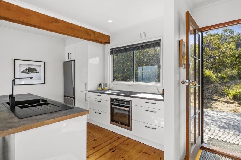 13 Golf Links Road, Eastern View, VIC, Eastern View - Thumbnail 6