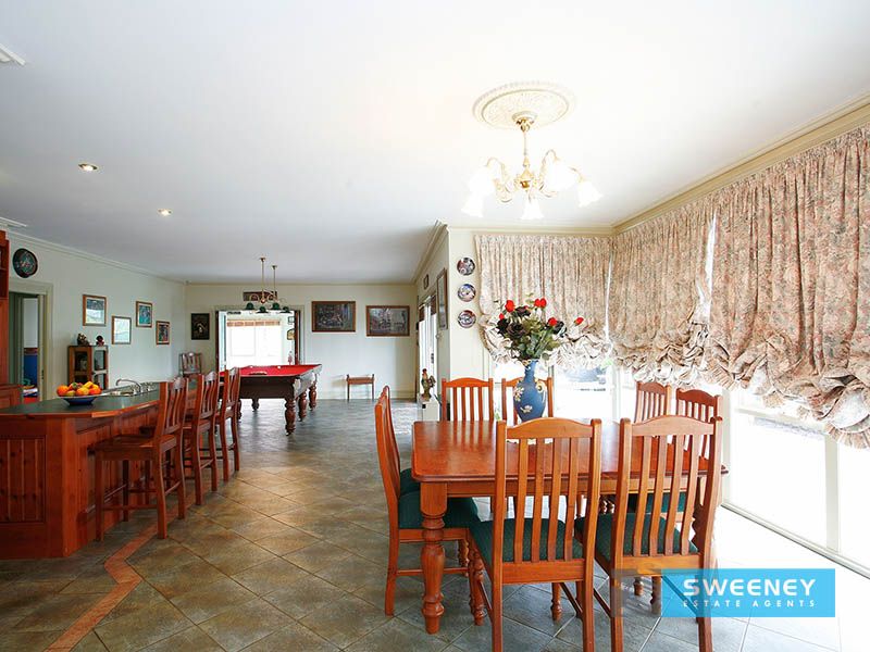 18 Carinza Avenue, Altona Meadows - Thumbnail 6