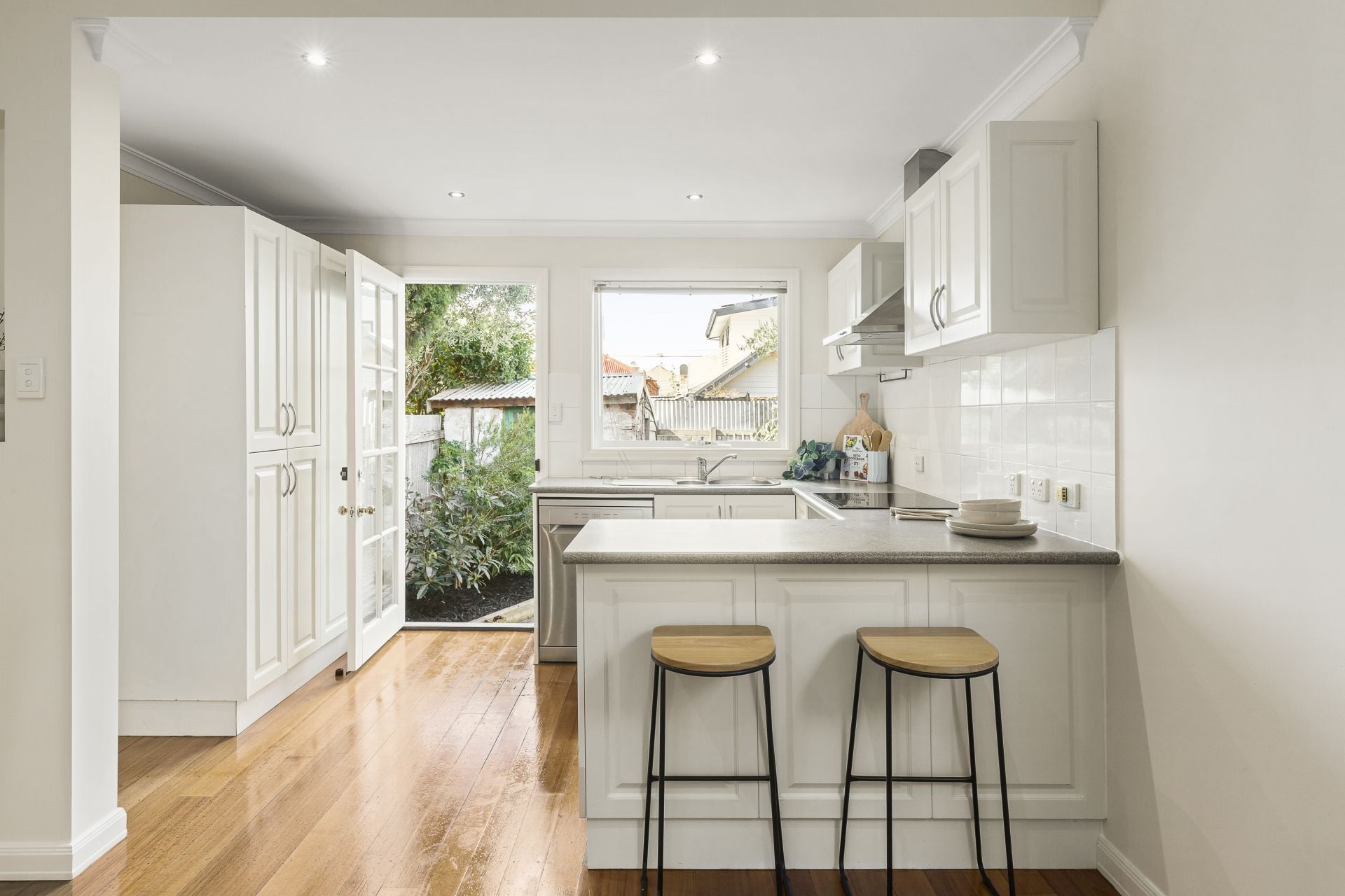 Victorian Charm Near Yarra Bend Park!