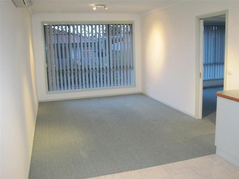FRESHLY PAINTED UNIT IN AN IDEAL LOCATION!