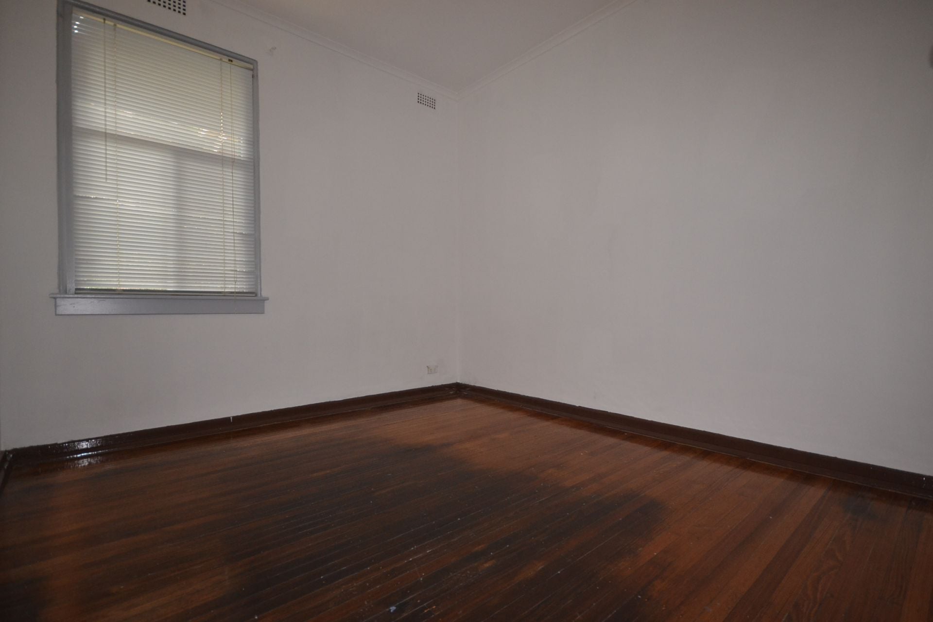 LARGE HOME IN A GREAT LOCATION