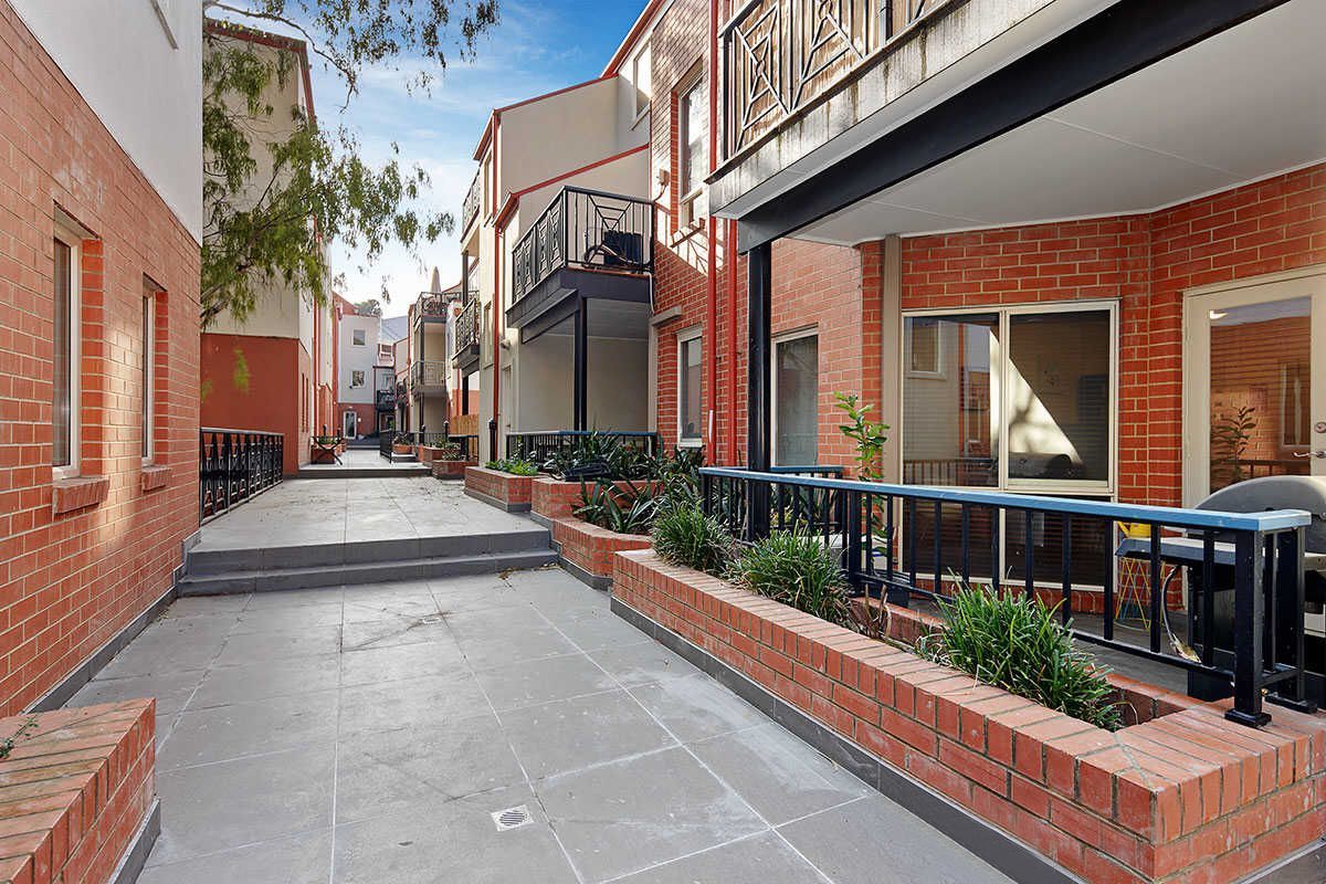 12/8 - 32 Howlett Street Kensington VIC, Kensington - Thumbnail 2