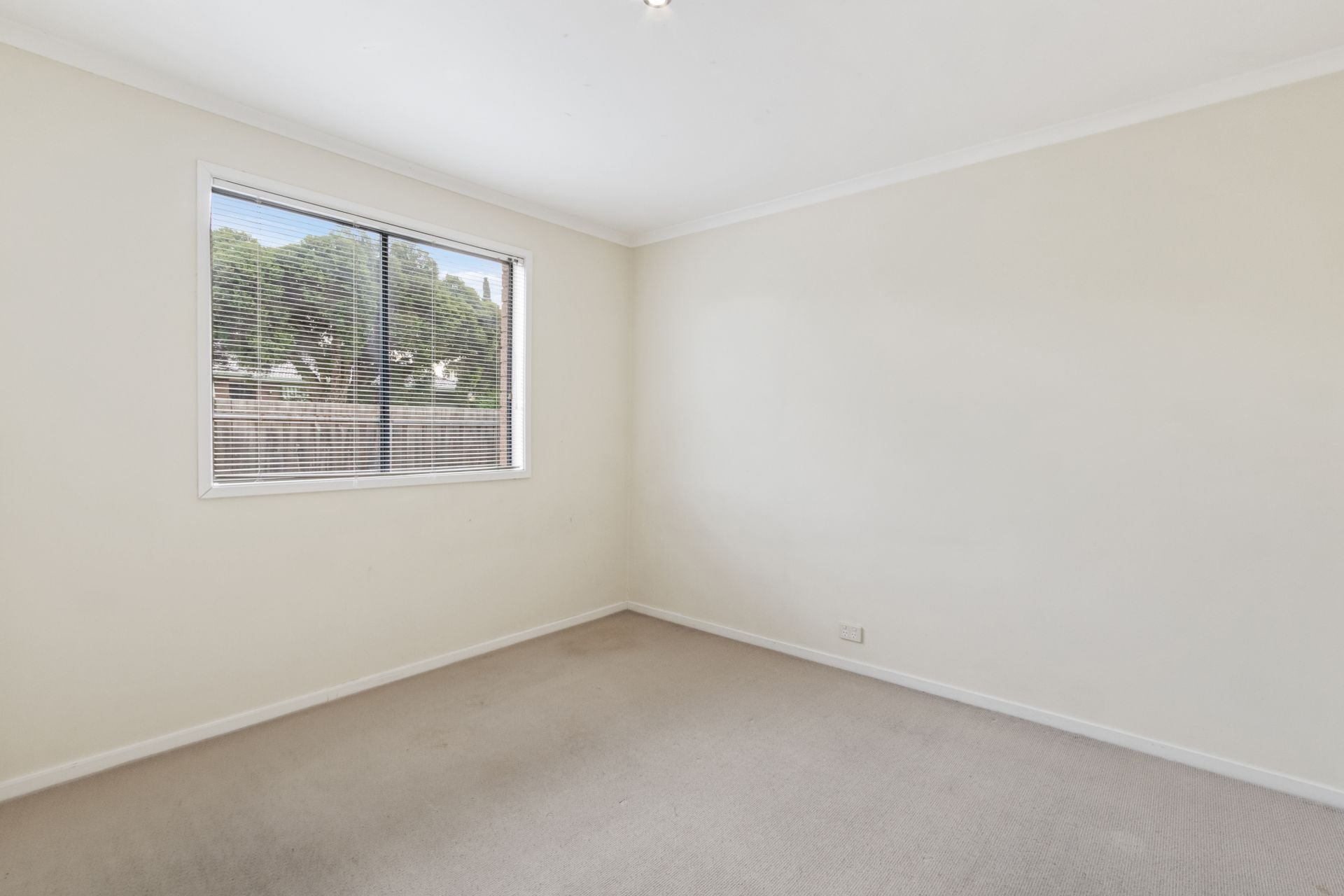Low Maintenance 5 Bedroom Home!
