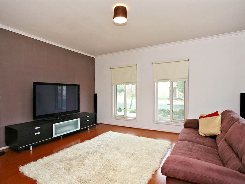 8 Rangeview Street, Cairnlea - Thumbnail 8