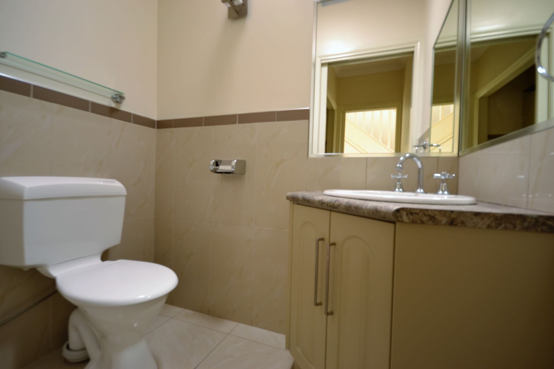 SUPERB TOWNHOUSE,  IN A FABULOUS LOCATION.