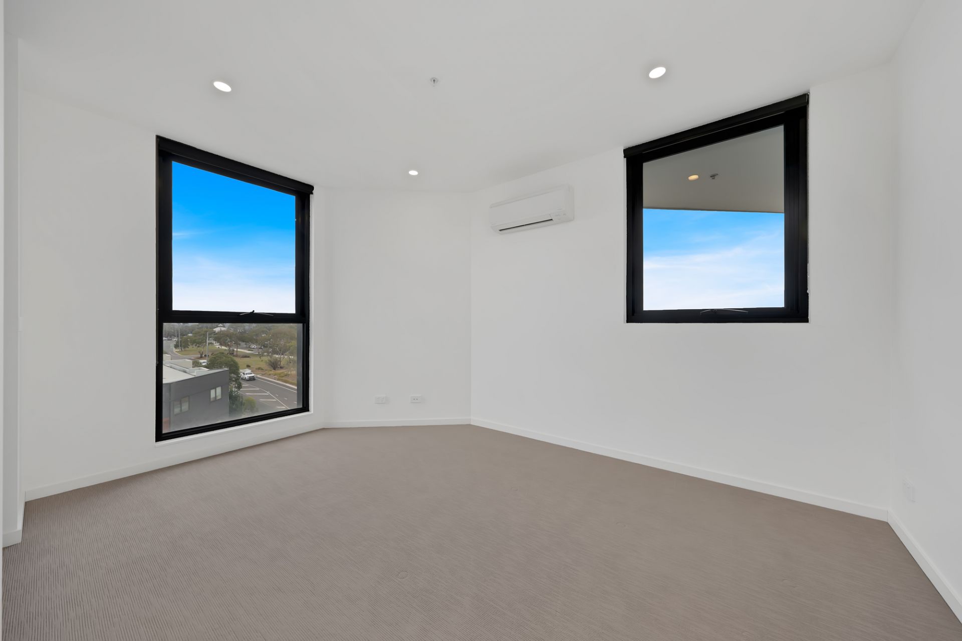 Top Floor Apartment with Stunning City Views