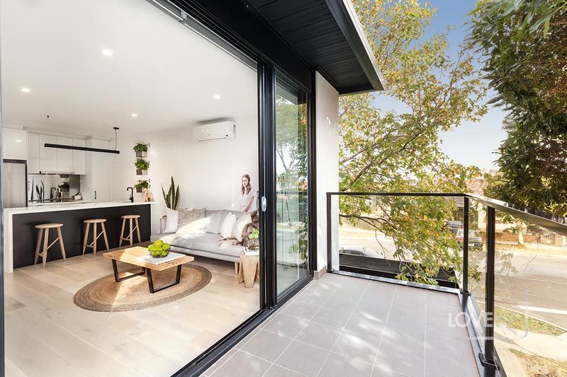 Stunning Thornbury Beauty! 
Brand New Apartment